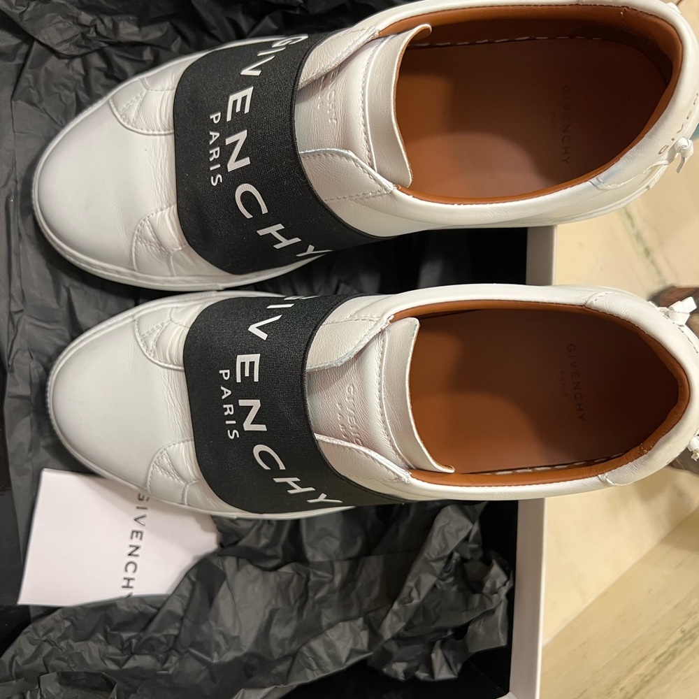 Givenchy sneakers in great condition